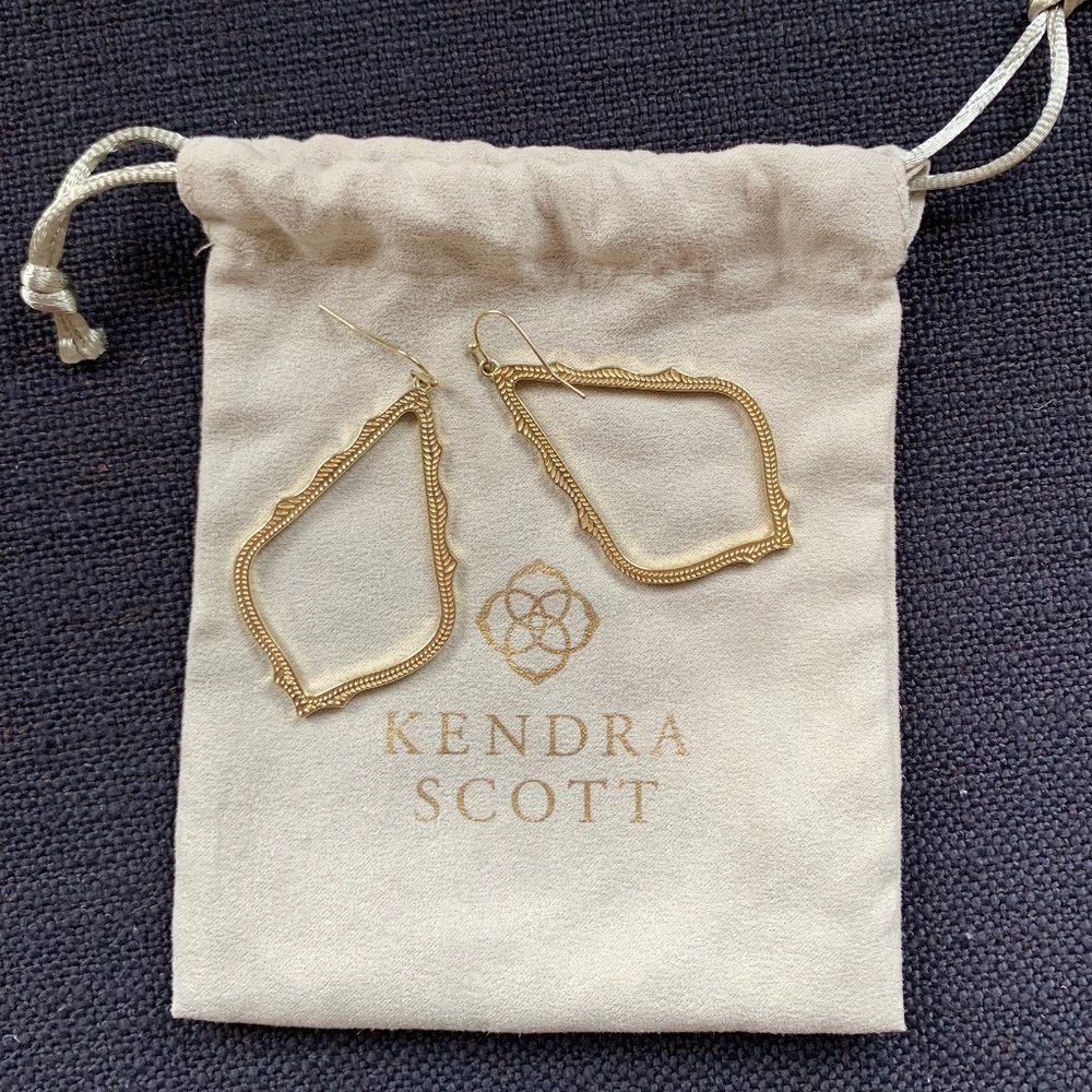 Kendra Scott Sophee Drop Earrings in Gold